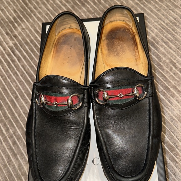 GUCCI LOAFERS WITH SIGNATURE BUCKLE DETAIL WITH BOX SIZE 9 - Picture 2 of 9